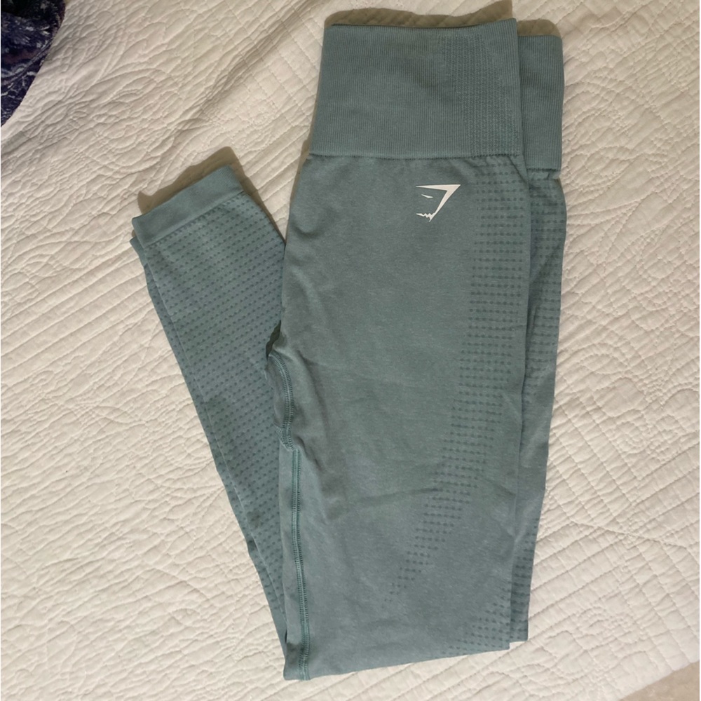 Gym shark leggings